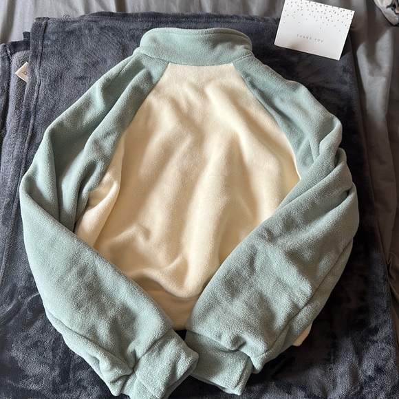 ❣️3/$30 SHEIN Two Tone Half Zip Fleece Pullover - Picture 4 of 6